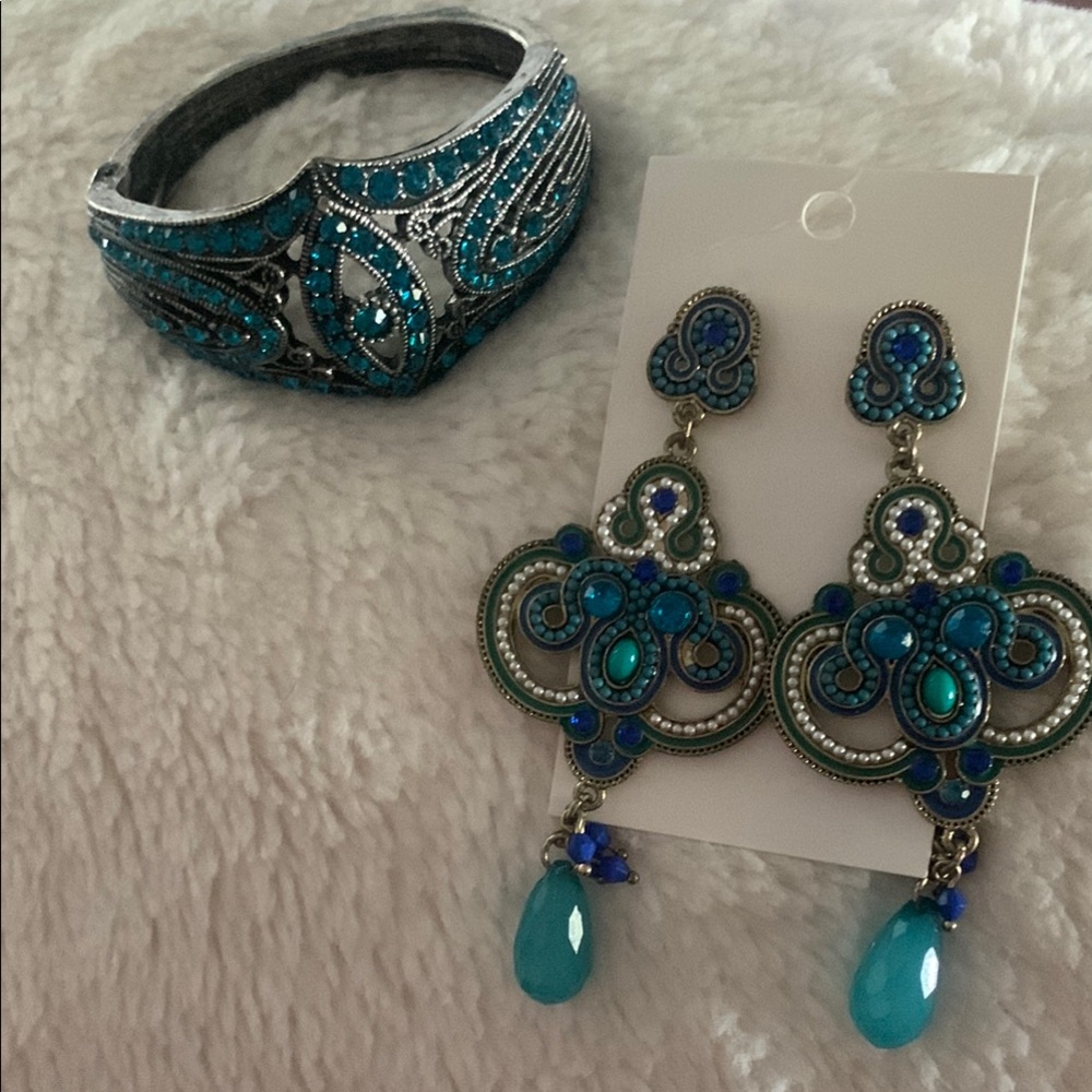 Elegant Silver and Blue Crystal Bracelet And Earrings Set
